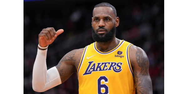 Quanto è grande il 37enne LeBron James